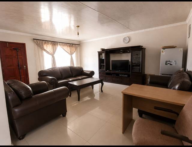 4 BEDROOM HOUSE FOR SALE IN MEYERTON PARK